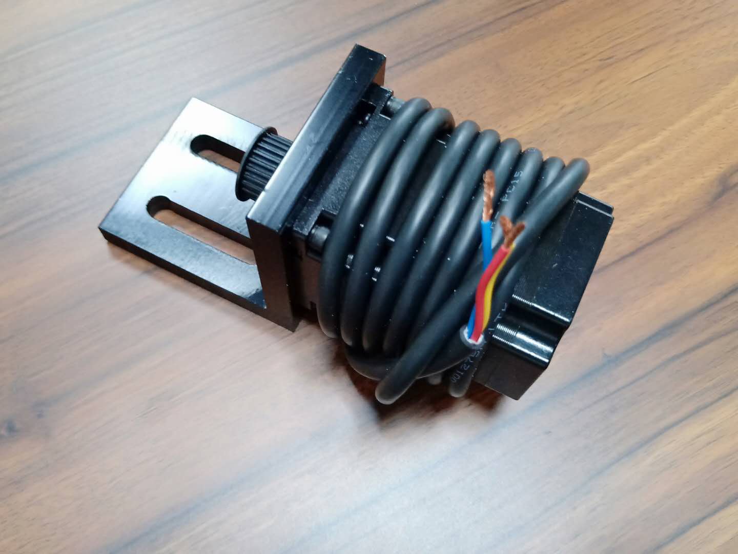 小型激光切割機(jī)為什么會出現(xiàn)亂切割的情況？