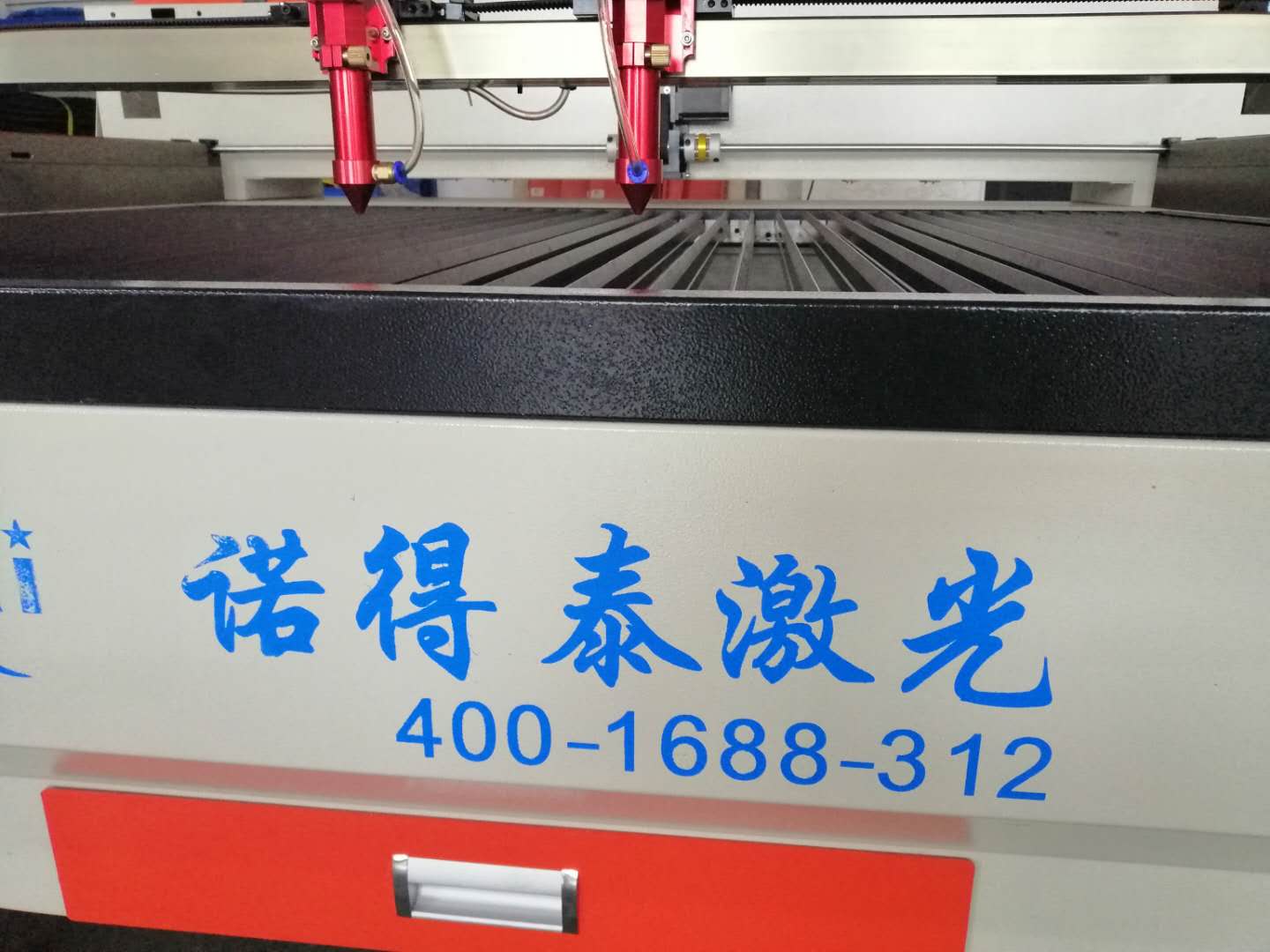 非金屬激光機(jī)把功率加大可以切割金屬材料嗎？