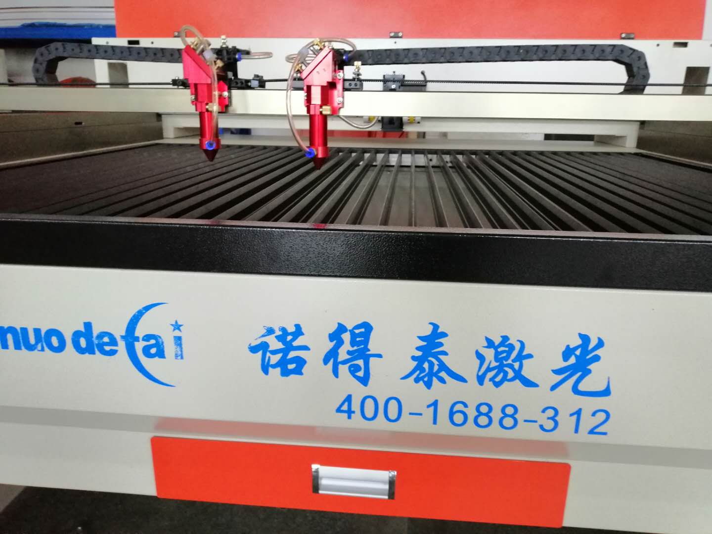 為什么布料激光切割機(jī)在切割的時(shí)候煙霧很大是什么原因？