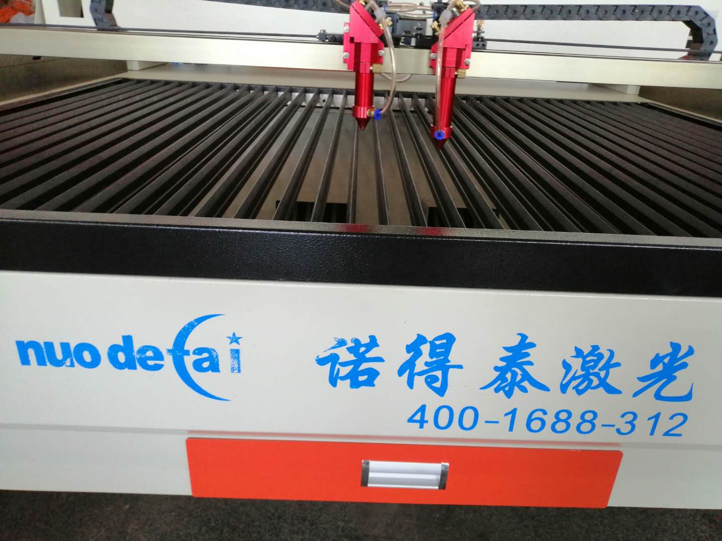 服裝面料鏤空用于激光切割機(jī)加工具有哪些的優(yōu)點(diǎn)？