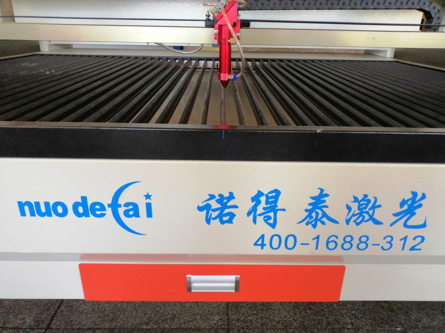 竹木制品旋轉(zhuǎn)激光切割機的一個工作原理？價格如何！