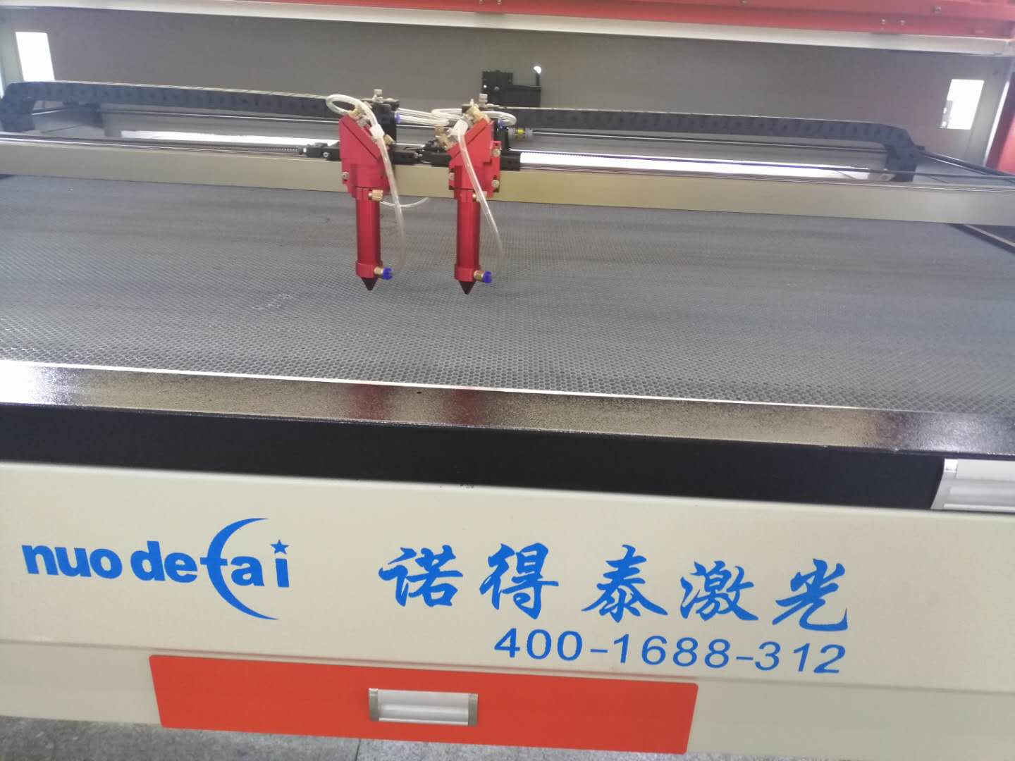 近些年來無塵布激光切割機銷售異常火爆是什么原因？