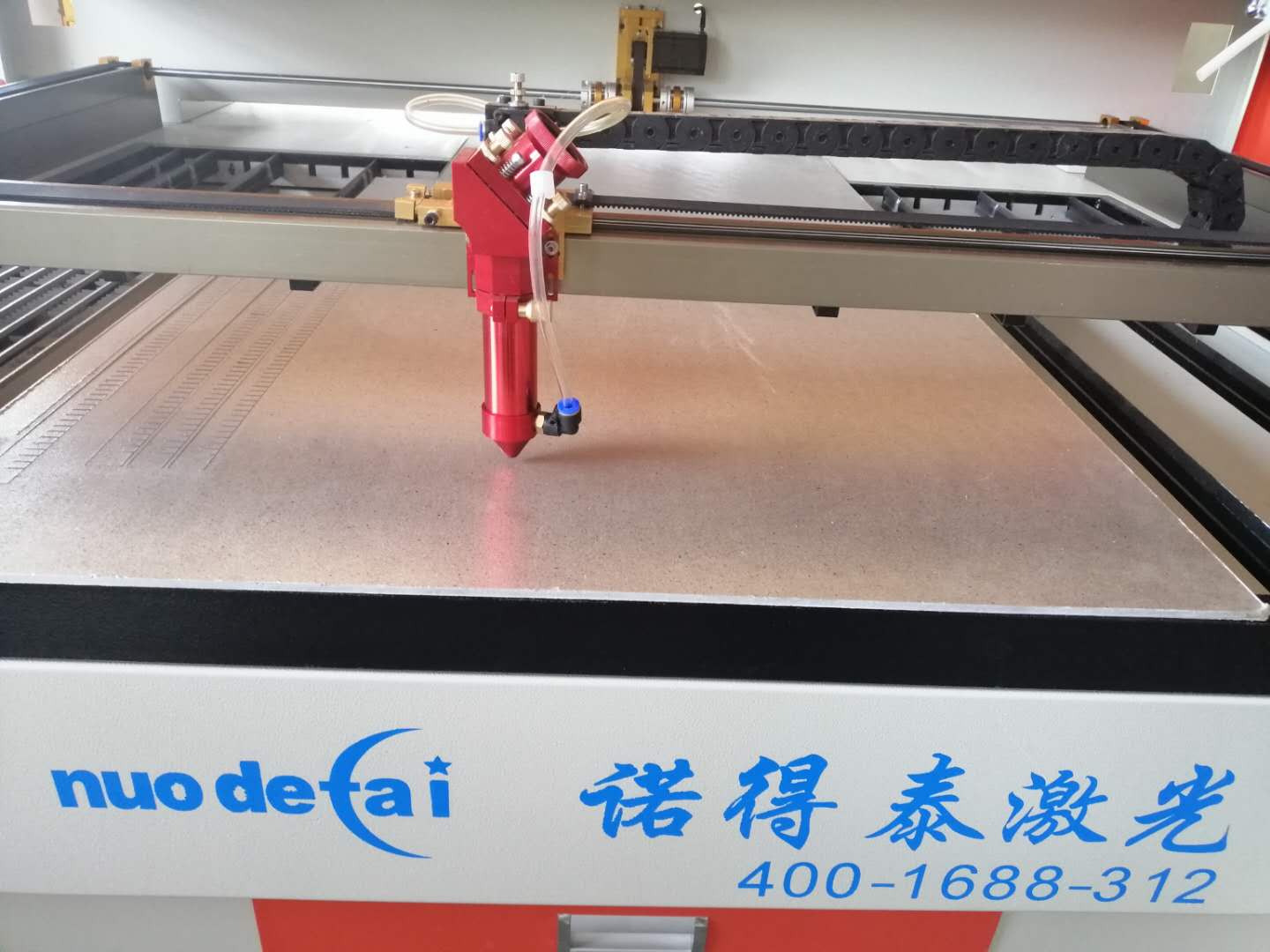 如何判斷小型非金屬材料激光切割機(jī)光學(xué)鏡片質(zhì)量好與壞？