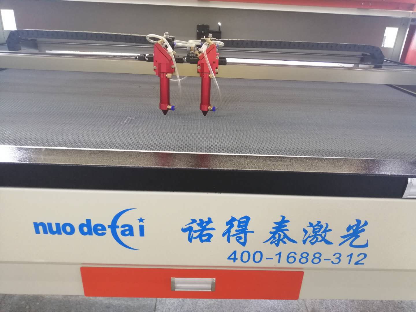 1812雙頭互移激光切割機適合毛絨玩具裁剪！