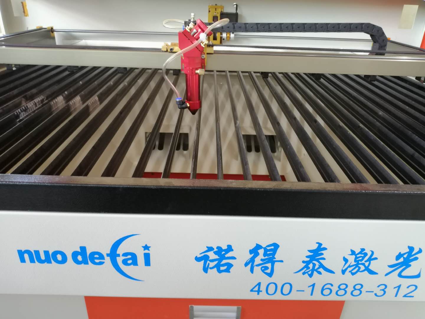隨著激光切割機(jī)價格大跌，也使得應(yīng)用的客戶越來越多！