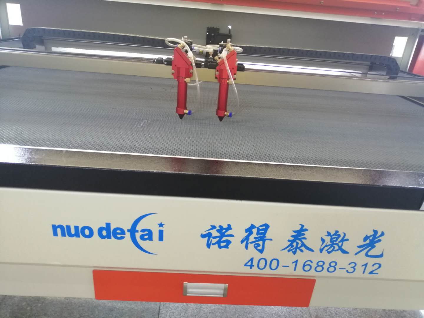 布料裁剪為什么使用激光切割機(jī)容易產(chǎn)生鋸齒呢？