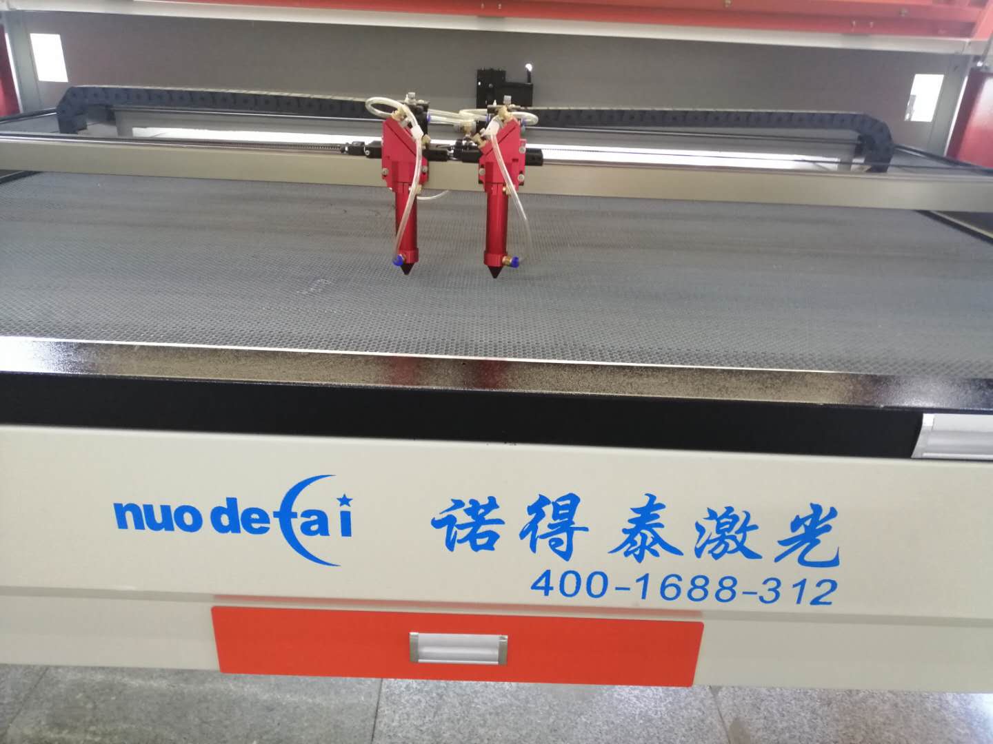 布料激光切割機價格需要多少錢一臺？
