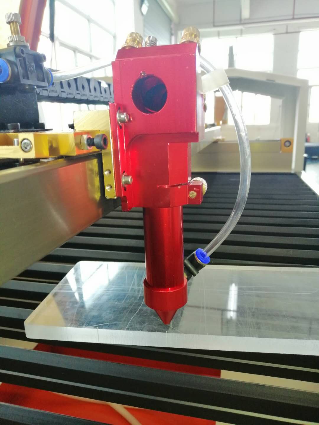 我的亞克力激光切割機加工有毛刺該怎么辦？