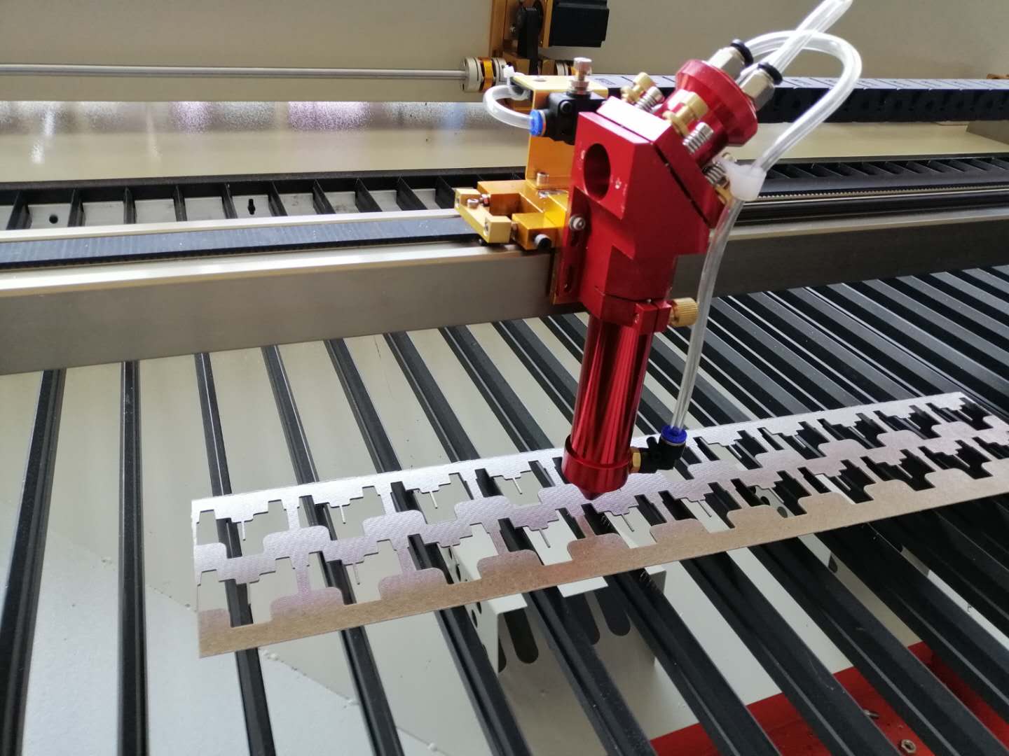 沖孔可以使用激光切割機來加工嗎？